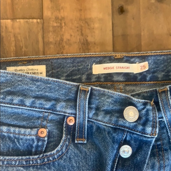 Levi’s Wedgie Straight Jeans - Picture 4 of 5